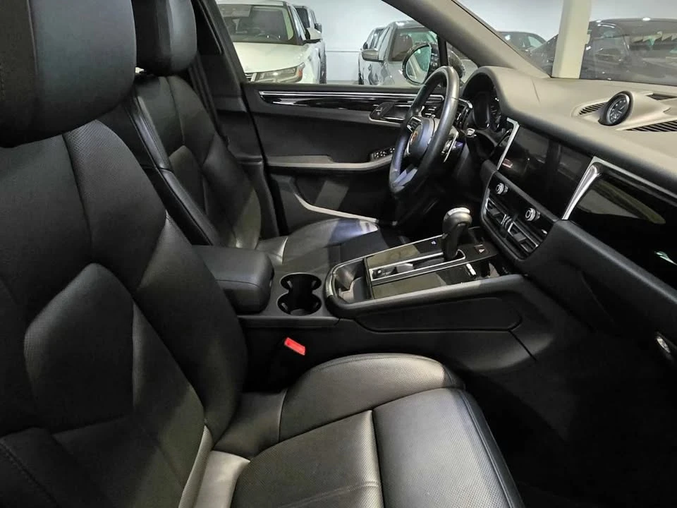 2024 Porsche Macan - Image 10 of 17
