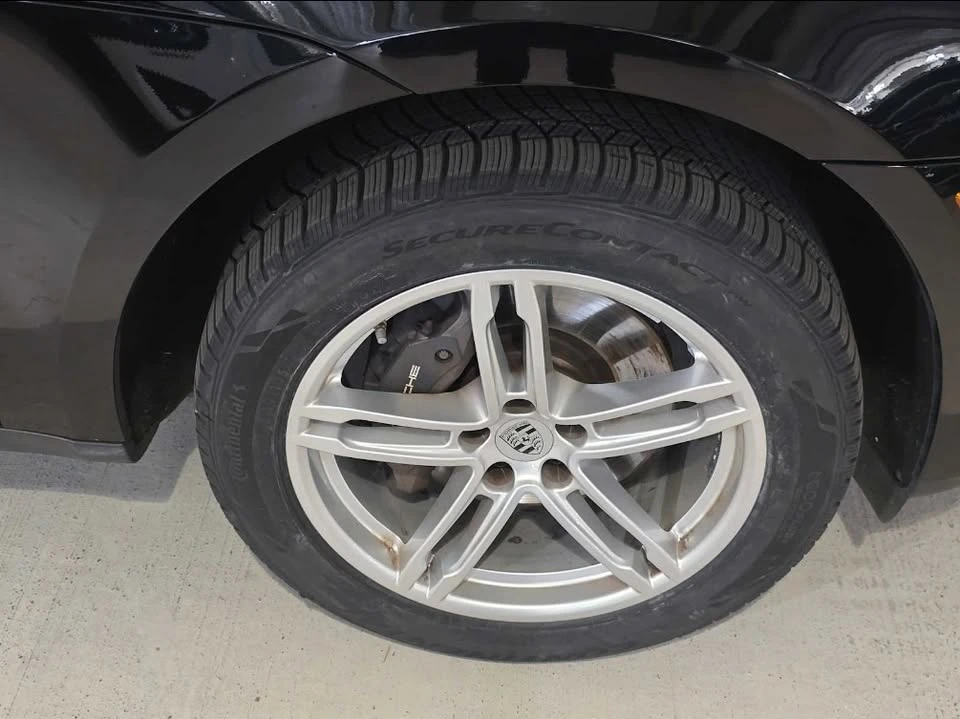 2024 Porsche Macan - Image 9 of 17