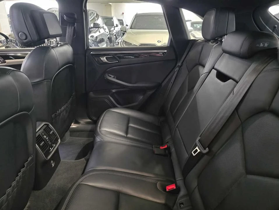 2024 Porsche Macan - Image 13 of 17