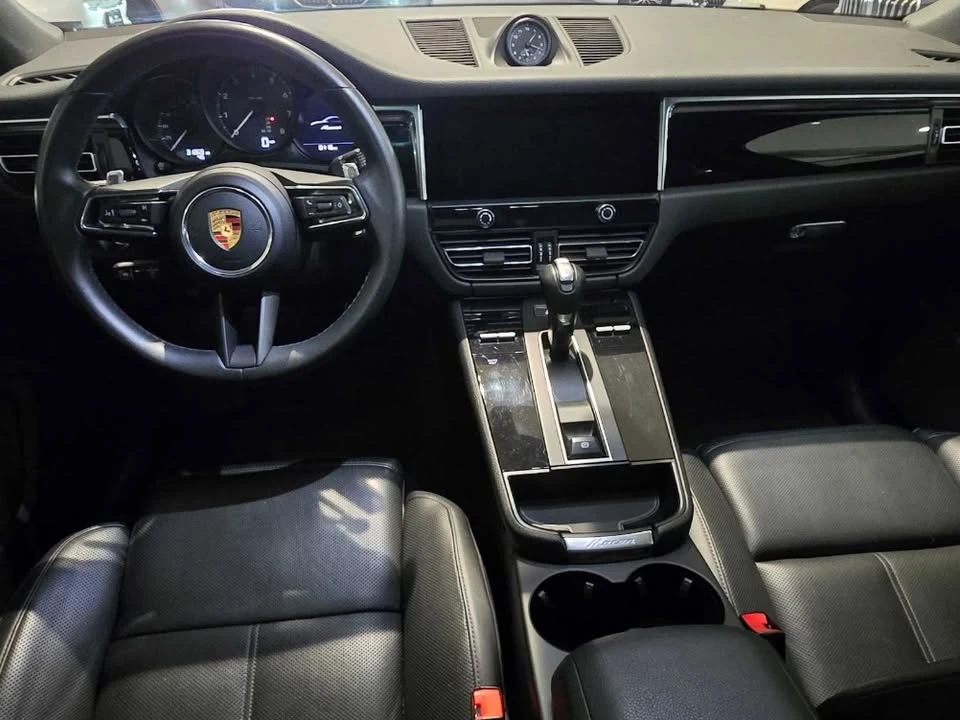 2024 Porsche Macan - Image 14 of 17