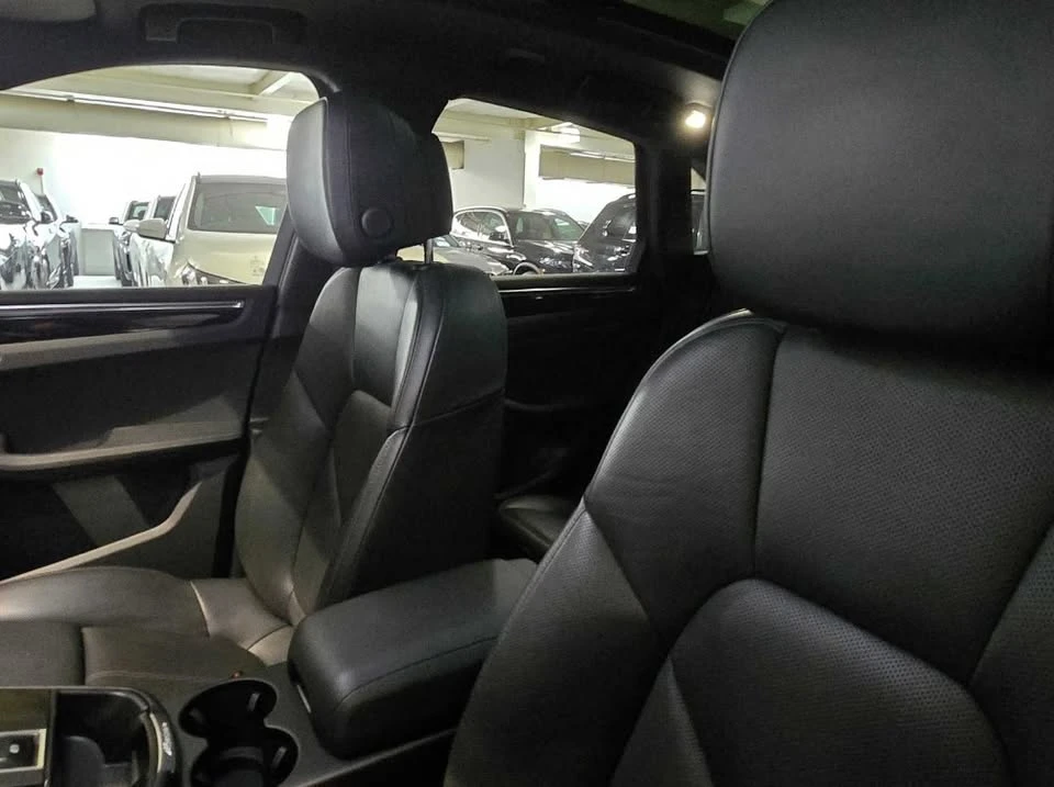 2024 Porsche Macan - Image 16 of 17