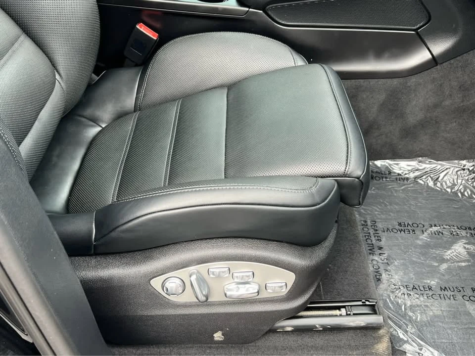 2024 Porsche Macan - Image 15 of 17