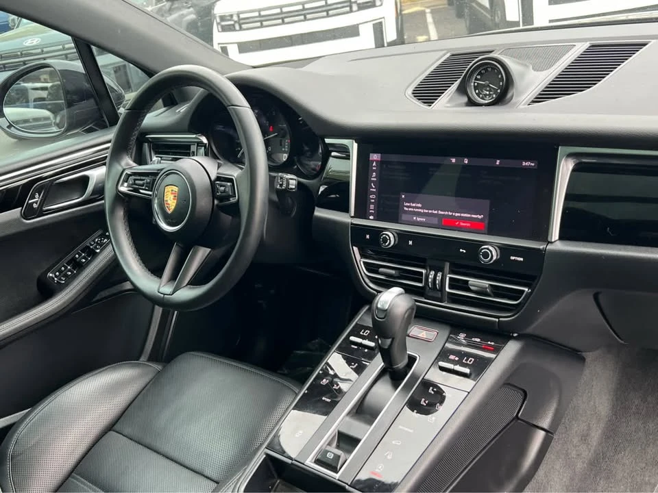 2024 Porsche Macan - Image 17 of 17