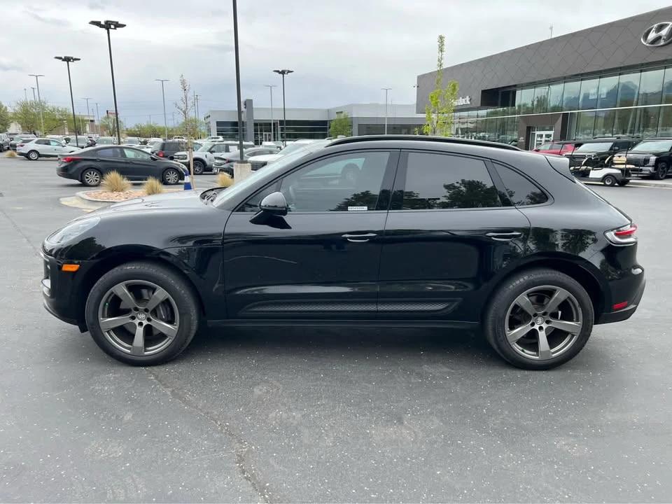 2024 Porsche Macan - Image 12 of 17