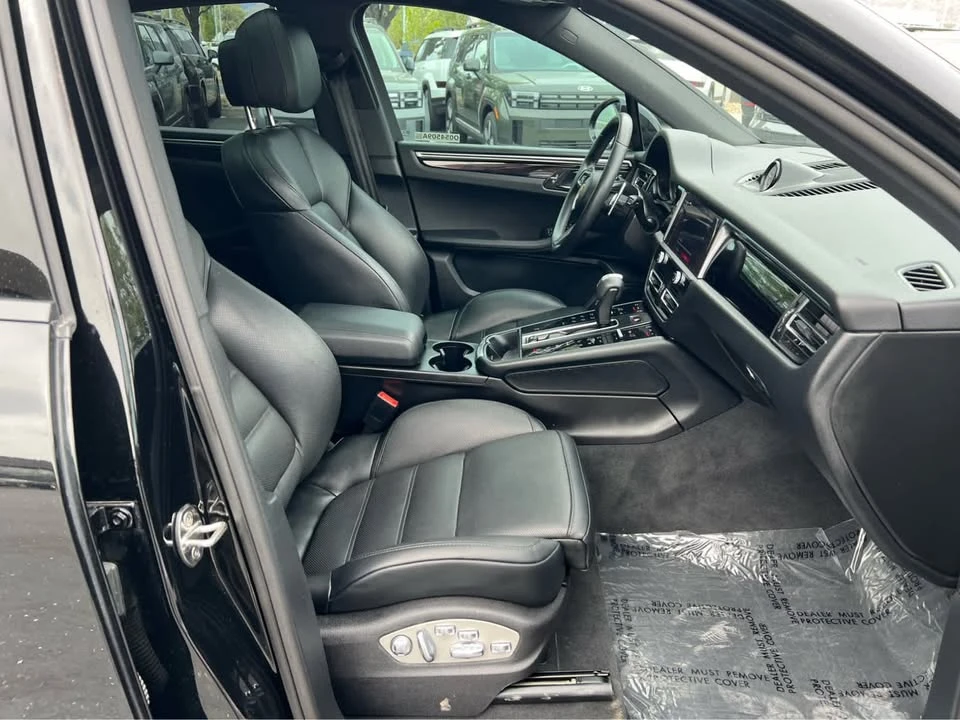 2024 Porsche Macan - Image 14 of 17