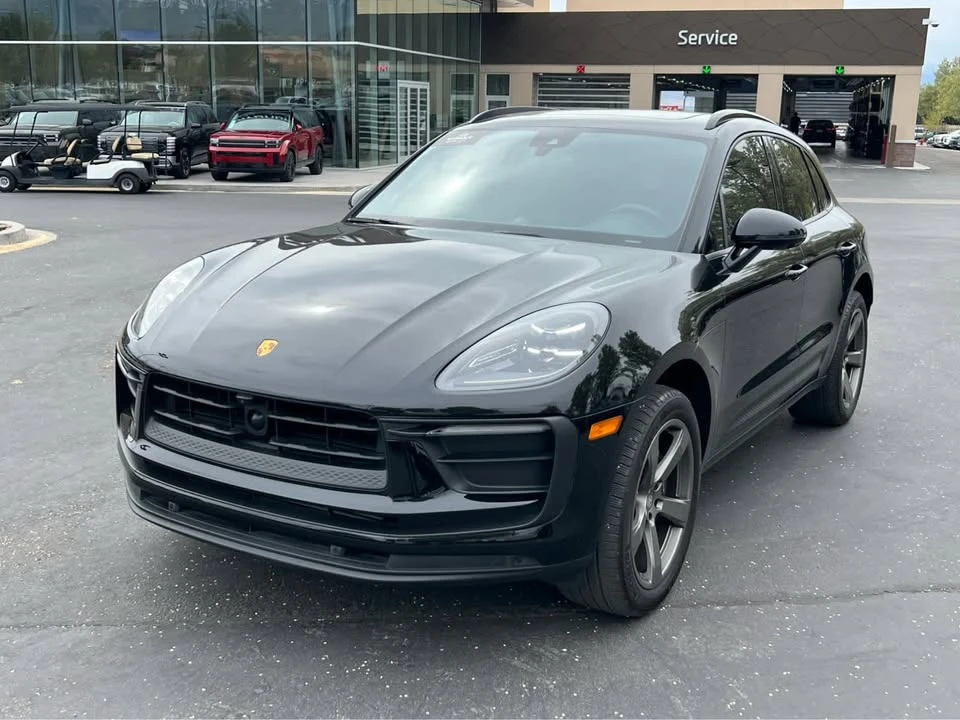 2024 Porsche Macan - Image 2 of 17