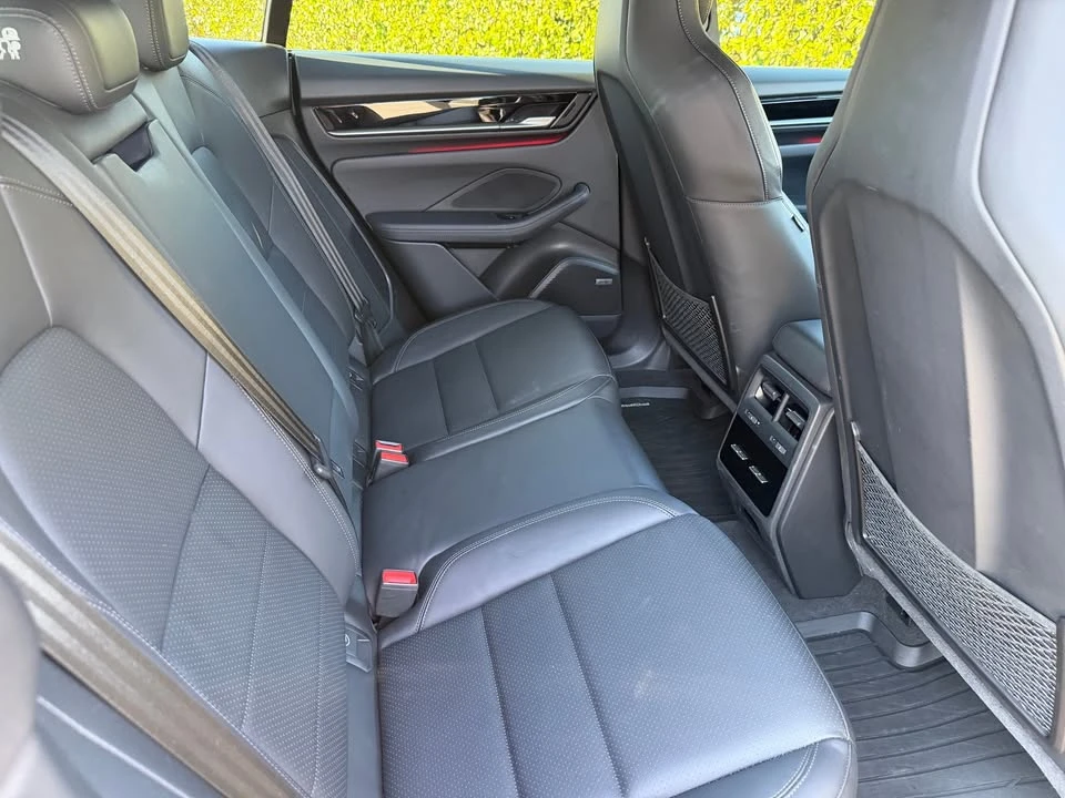 2024 Porsche Macan Electric - Image 17 of 19