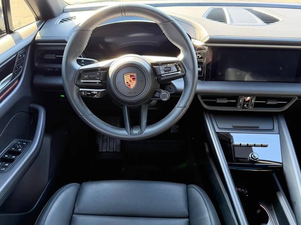 2024 Porsche Macan Electric - Image 14 of 19