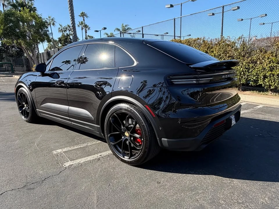 2024 Porsche Macan Electric - Image 6 of 19