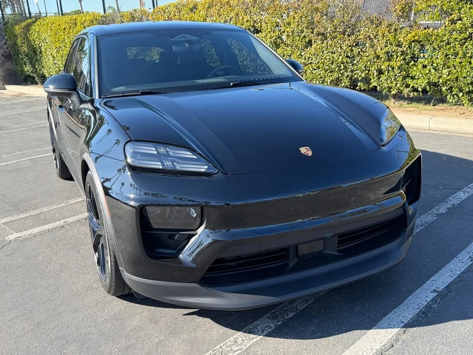 2024 Porsche Macan Electric - Image 4 of 19