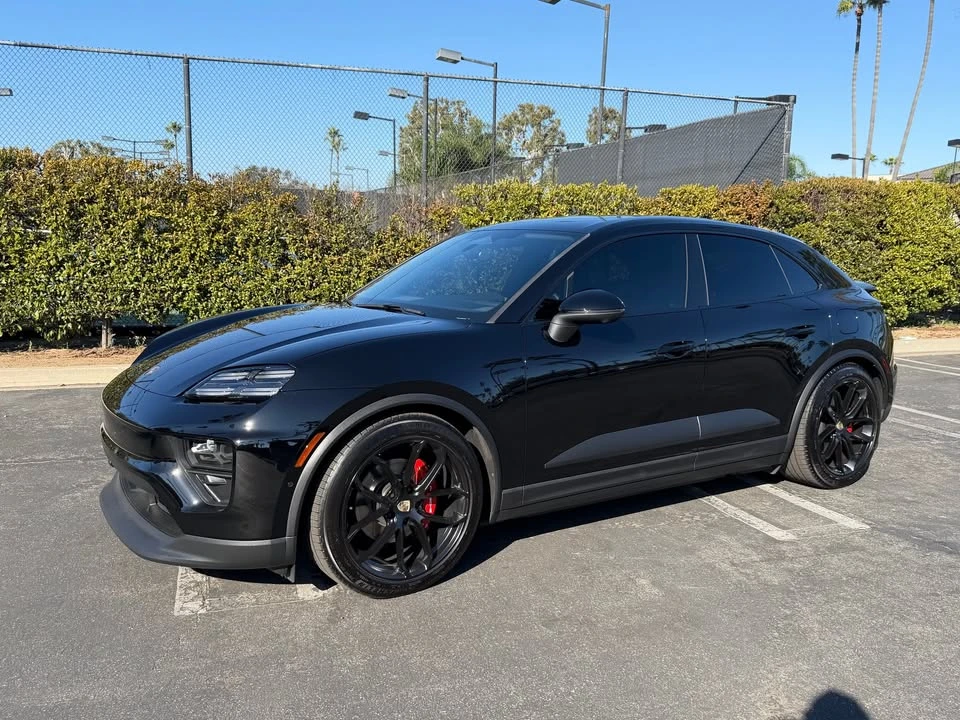 2024 Porsche Macan Electric - Image 9 of 19