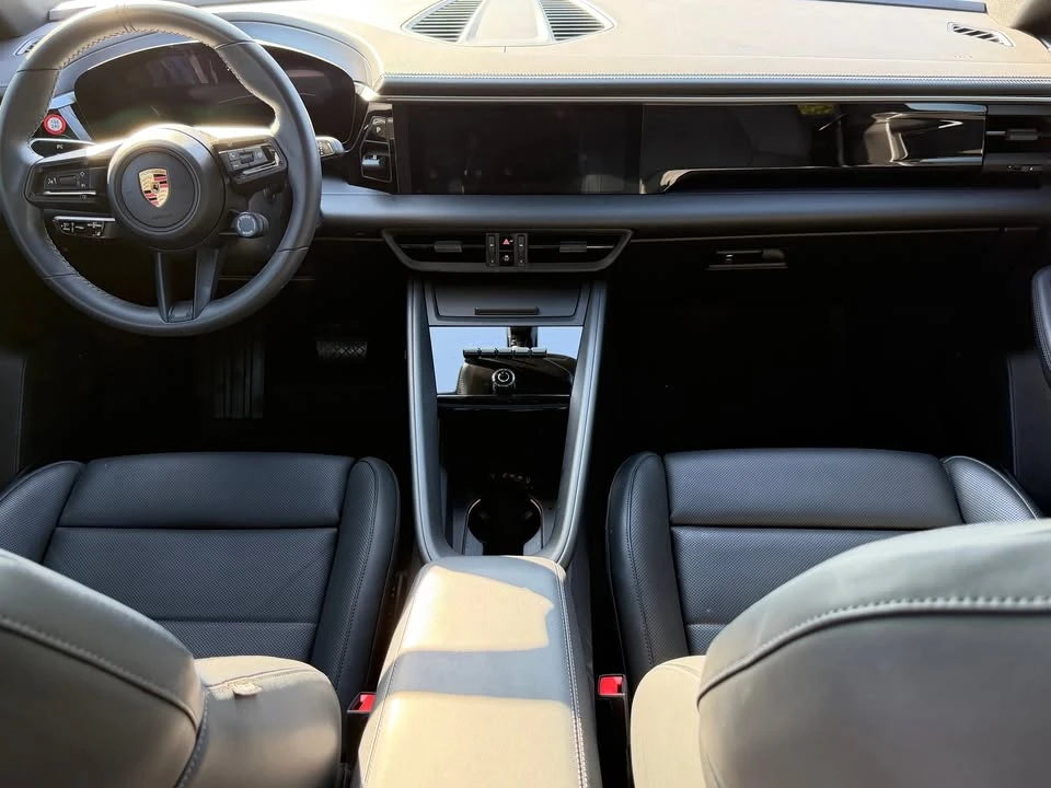 2024 Porsche Macan Electric - Image 13 of 19