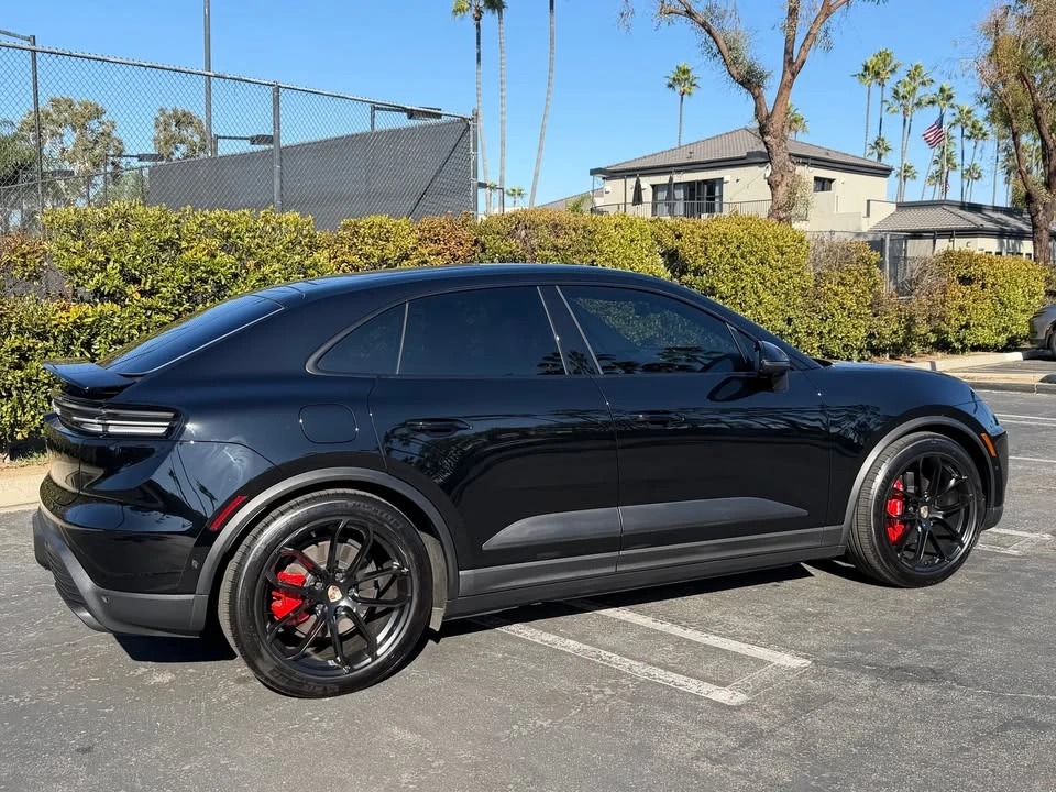 2024 Porsche Macan Electric - Image 3 of 19
