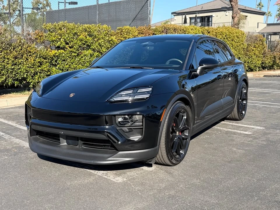 2024 Porsche Macan Electric - Image 10 of 19