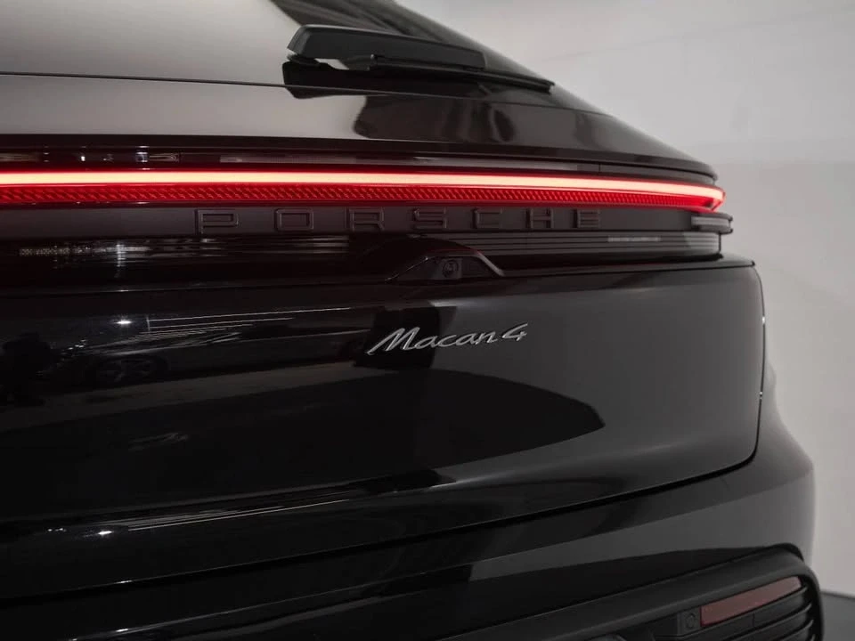2024 Porsche Macan Electric - Image 10 of 20