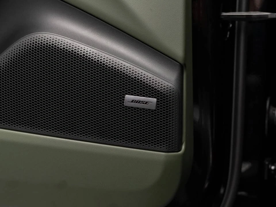 2024 Porsche Macan Electric - Image 19 of 20