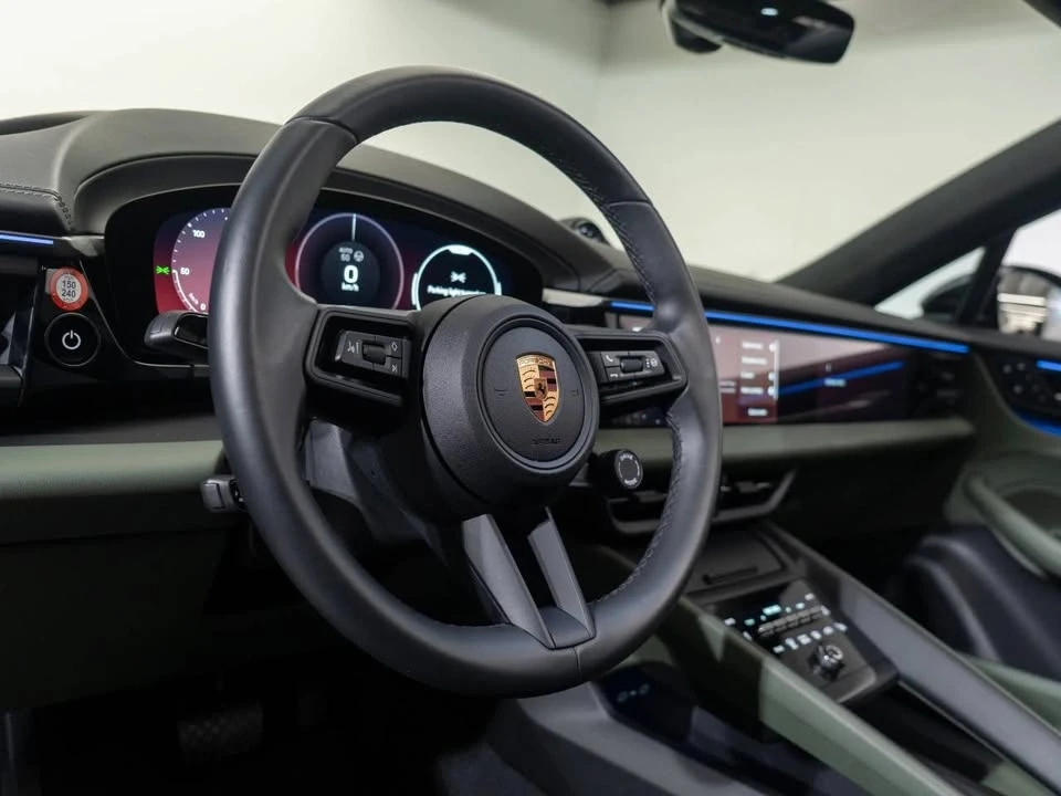 2024 Porsche Macan Electric - Image 13 of 20