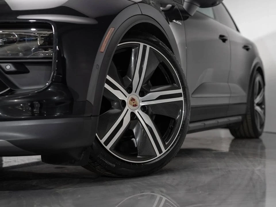 2024 Porsche Macan Electric - Image 9 of 20