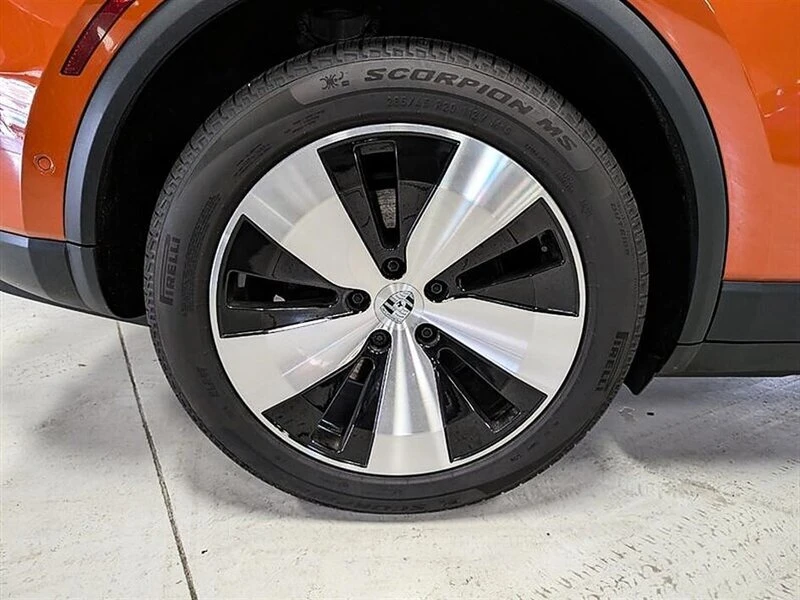 2024 Porsche Macan Electric - Image 13 of 20