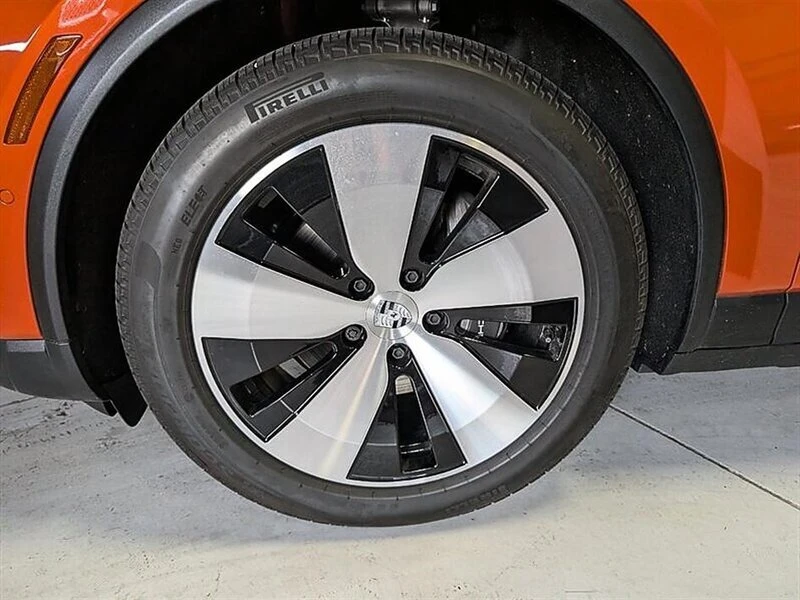 2024 Porsche Macan Electric - Image 15 of 20