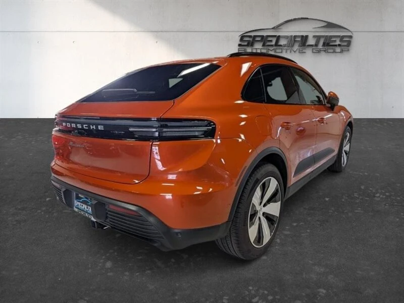 2024 Porsche Macan Electric - Image 10 of 20