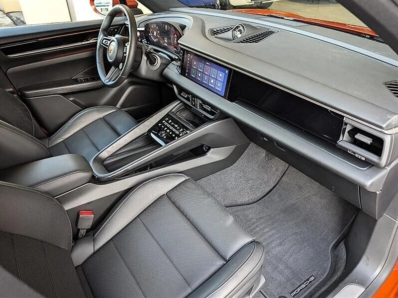 2024 Porsche Macan Electric - Image 4 of 20
