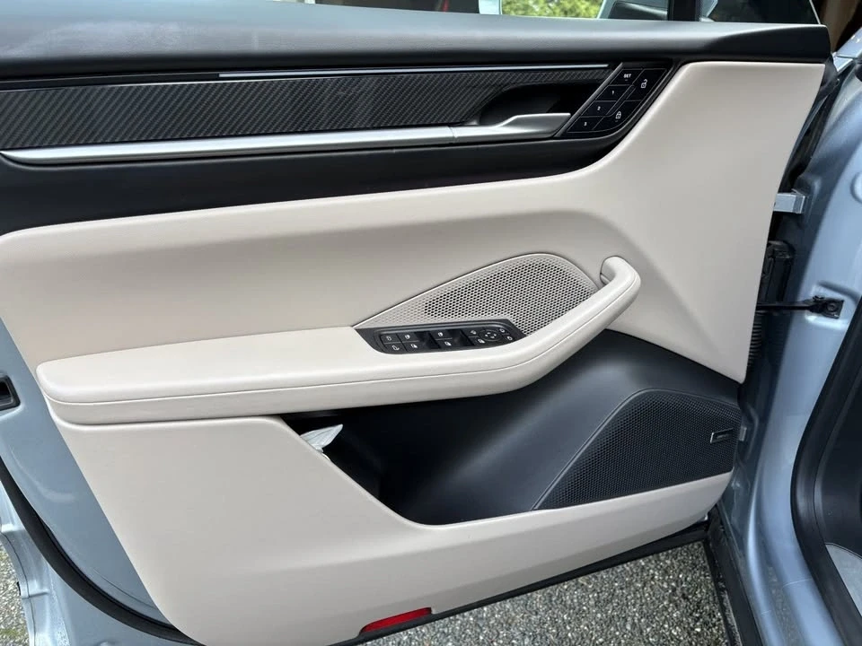 2024 Porsche Macan Electric - Image 4 of 5