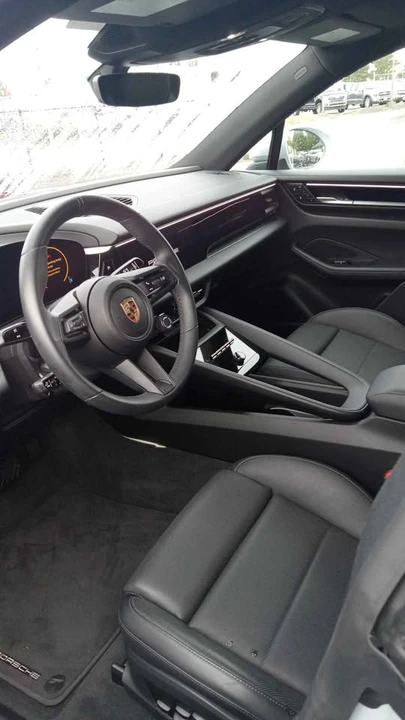 2024 Porsche Macan Electric - Image 4 of 5