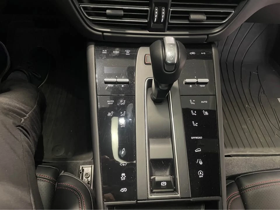 2024 Porsche Macan GTS - Image 11 of 15