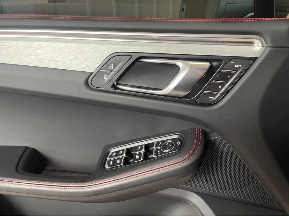2024 Porsche Macan GTS - Image 12 of 15