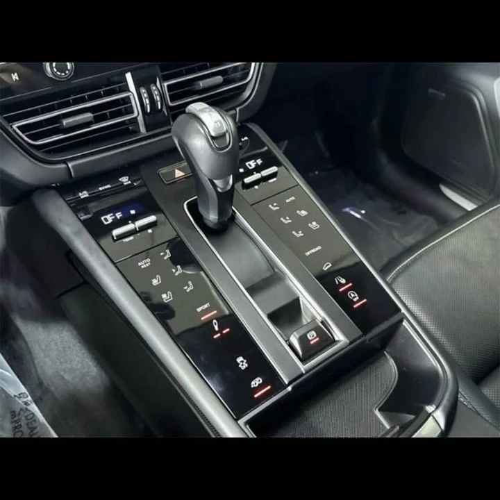 2024 Porsche Macan S - Image 18 of 19