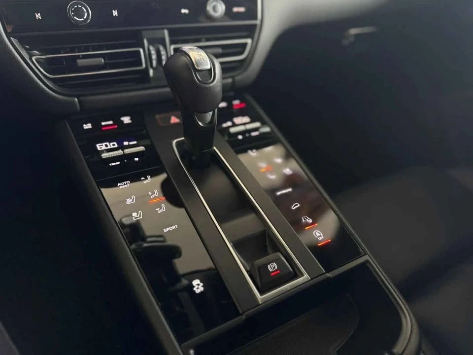 2024 Porsche Macan S - Image 15 of 20