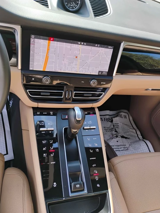 2024 Porsche Macan S - Image 12 of 13