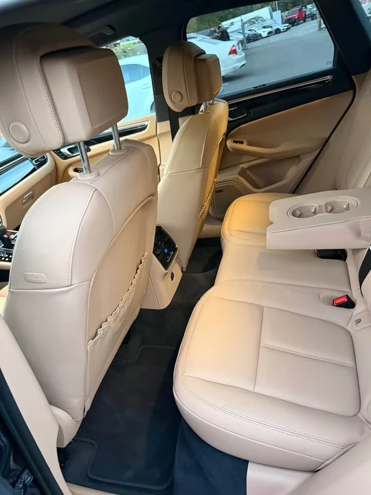 2024 Porsche Macan - Image 8 of 8