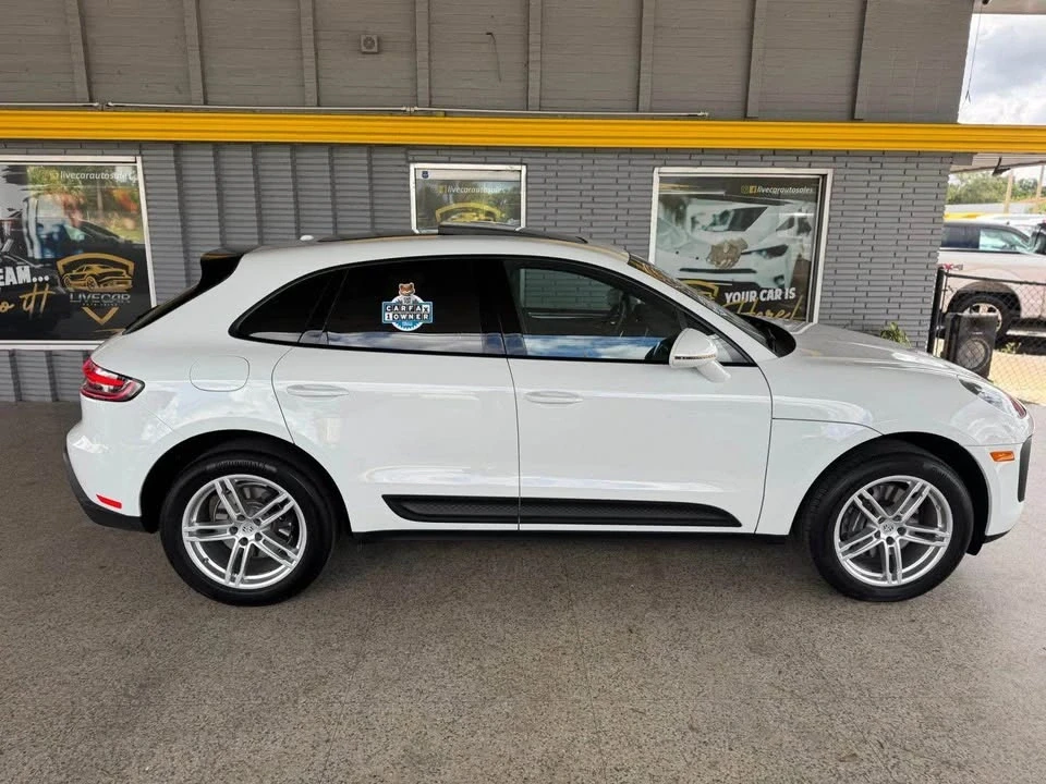 2024 Porsche Macan - Image 18 of 20