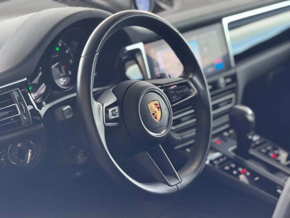 2024 Porsche Macan - Image 9 of 20