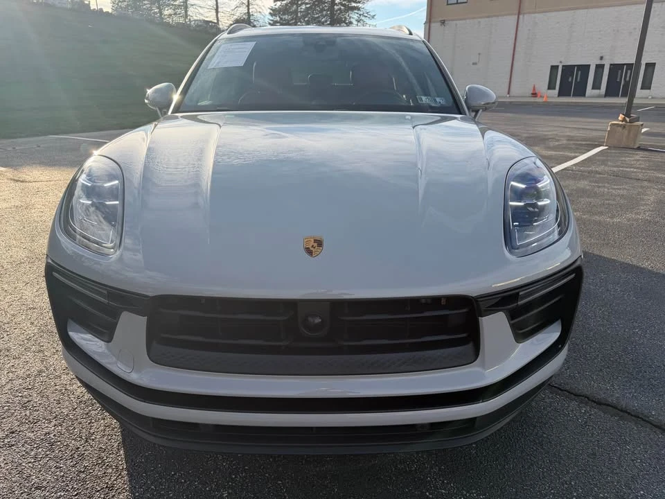2024 Porsche Macan - Image 2 of 18