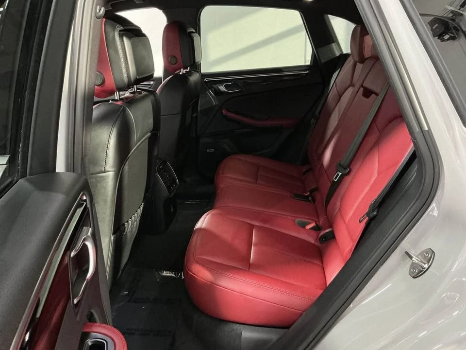 2024 Porsche Macan - Image 8 of 9