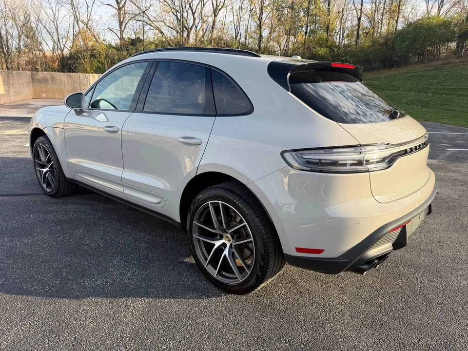 2024 Porsche Macan - Image 9 of 18