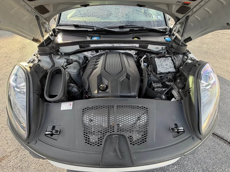 2024 Porsche Macan - Image 18 of 18