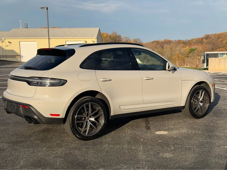 2024 Porsche Macan - Image 7 of 18