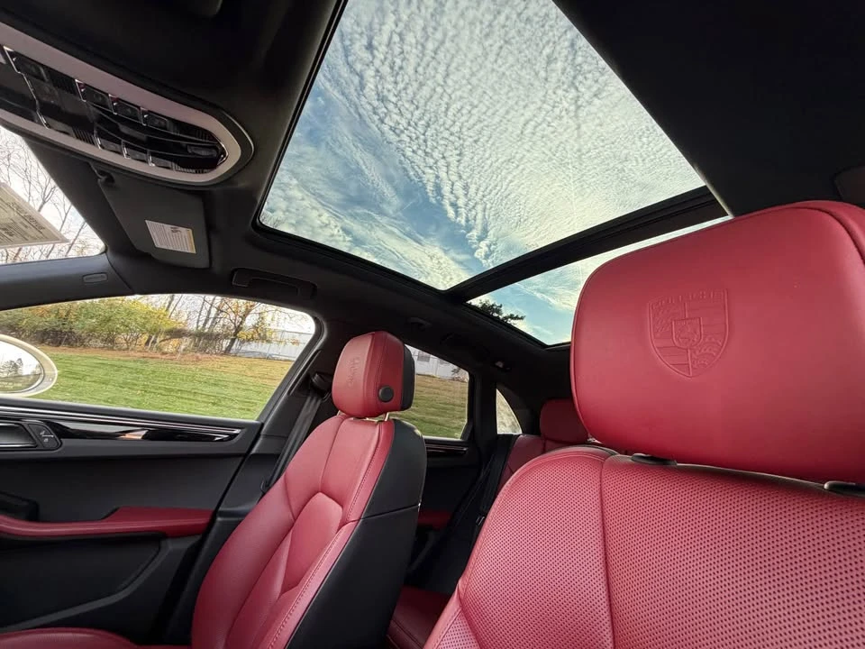 2024 Porsche Macan - Image 13 of 18