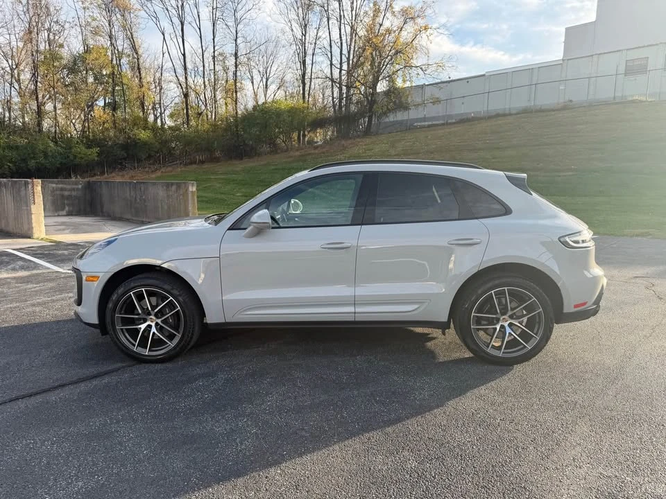 2024 Porsche Macan - Image 10 of 18