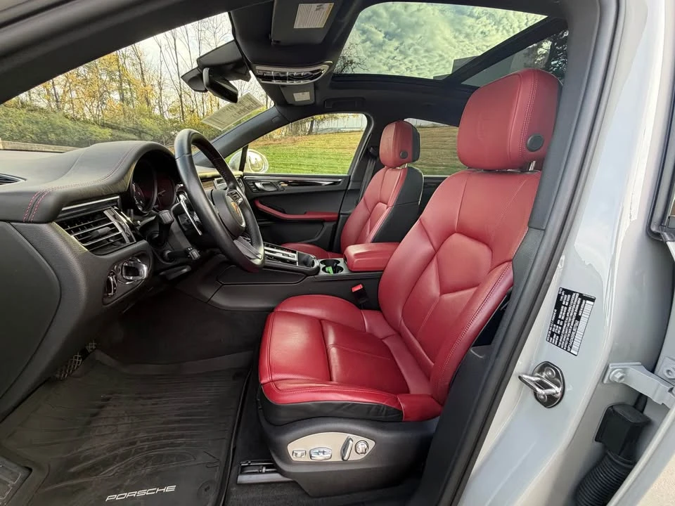 2024 Porsche Macan - Image 12 of 18