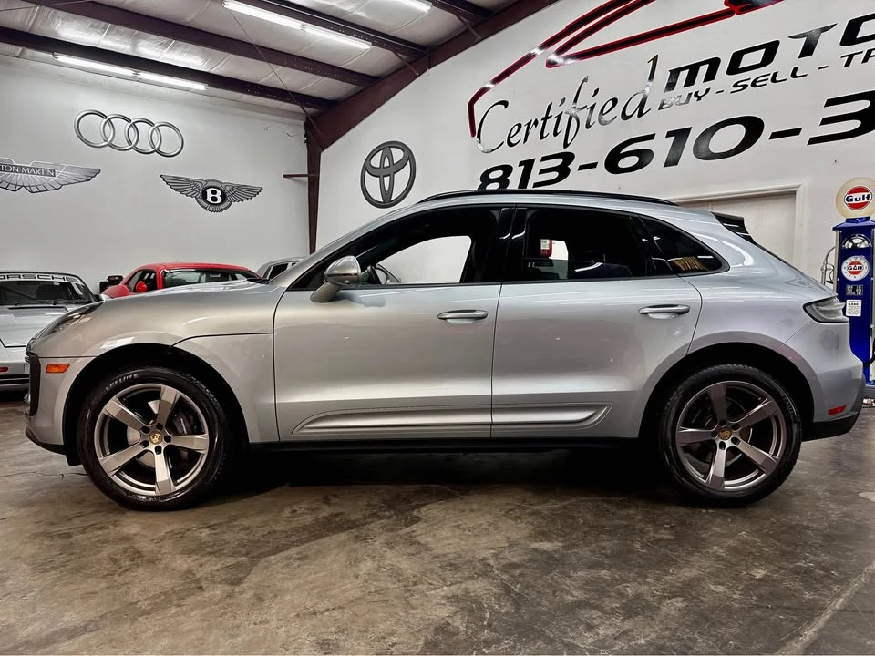 2024 Porsche Macan - Image 2 of 11