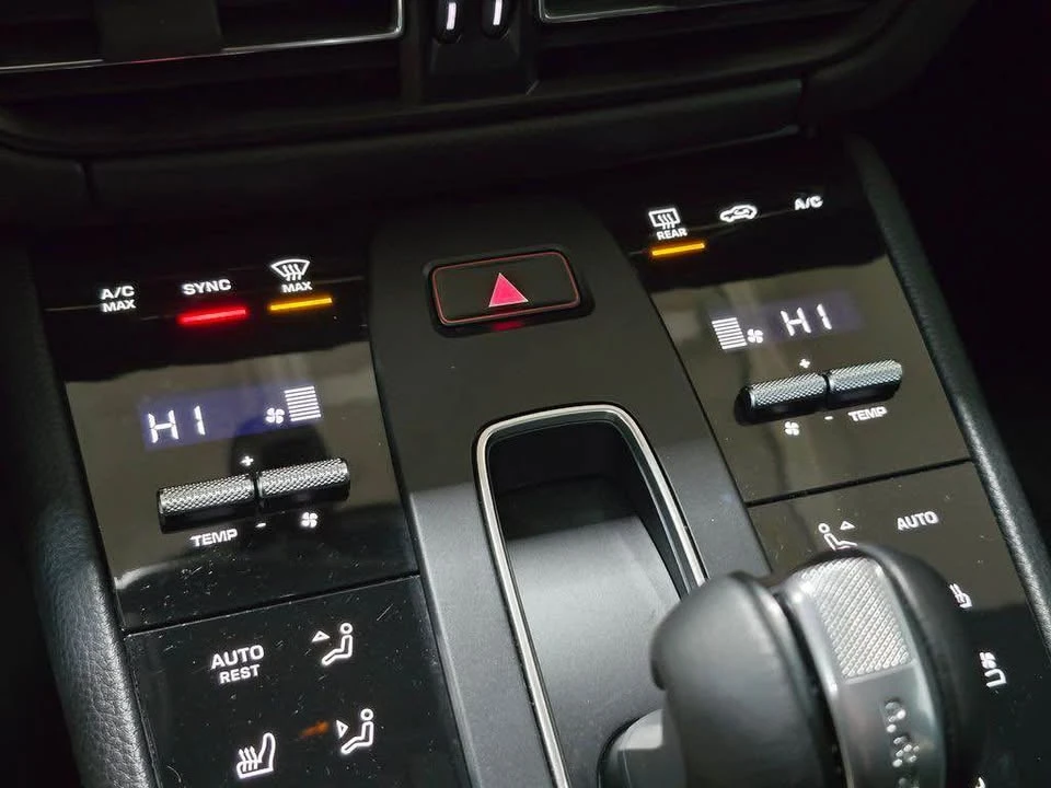2024 Porsche Macan - Image 14 of 20