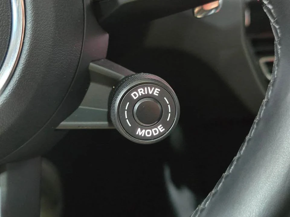 2024 Porsche Macan - Image 17 of 20