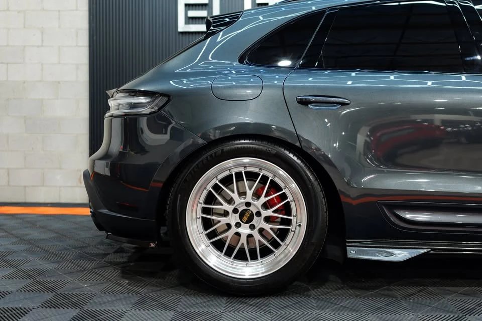 2024 Porsche Macan - Image 10 of 20