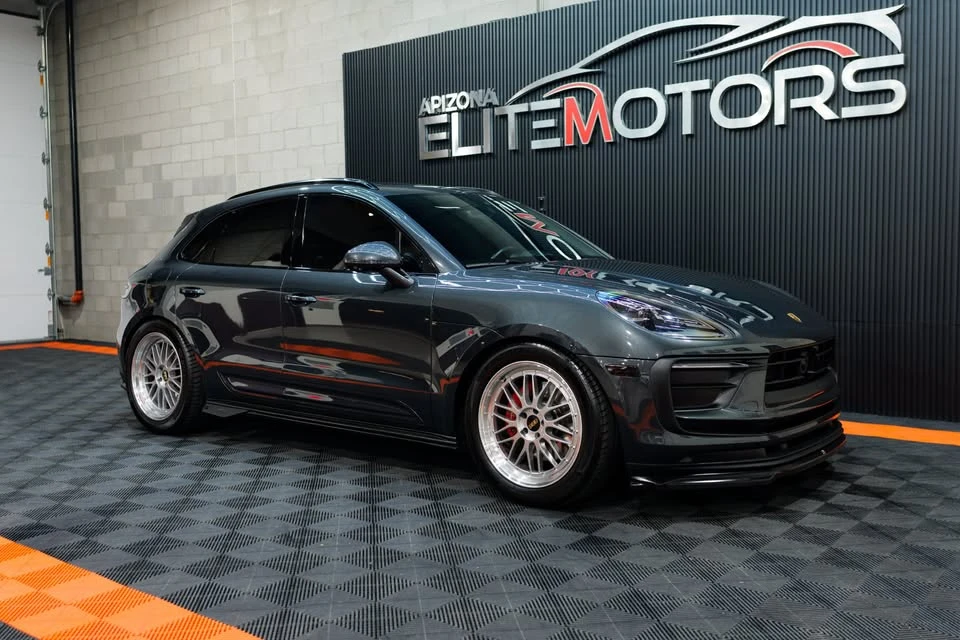2024 Porsche Macan - Image 8 of 20