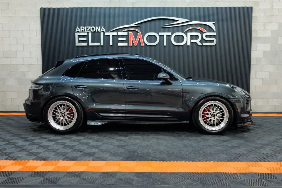 2024 Porsche Macan - Image 9 of 20